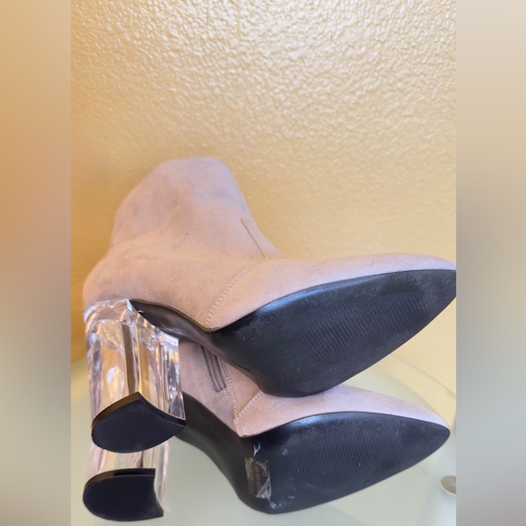 Stylish Qupid light grey 4 inch heel ankle boots ready to go home with you! - Picture 3 of 5